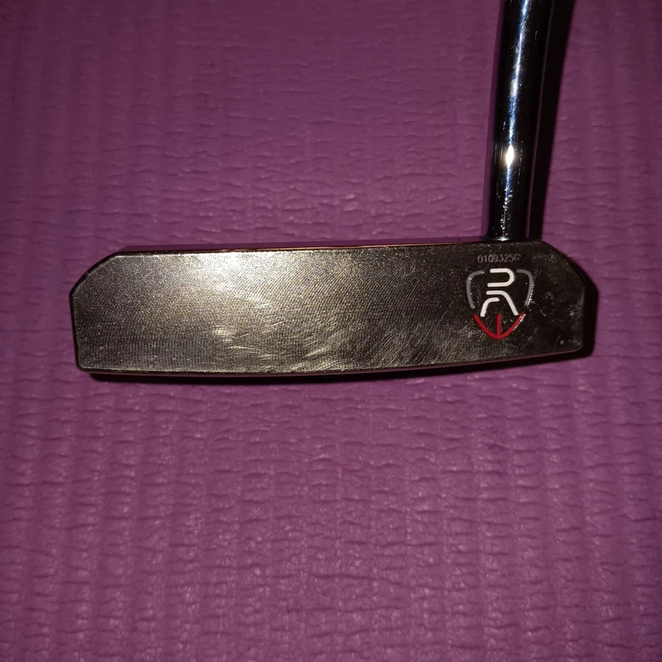 Ping Redwood Piper S Black  Dot  Putter 35in Right-handed Steel Shaft.  - Image 4 of 4