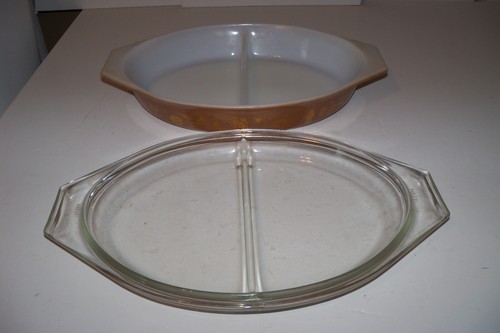 Vintage PYREX 1,5 qt. con tapa, cazuela dividida Early Americana marrón y dorado - Imagen 3 de 8