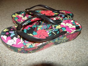 sakroots flip flops