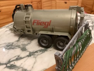 Bruder 02020 Fliegl Güllefass Anhänger 1:16 Mehrfarbig teilw. kaputt