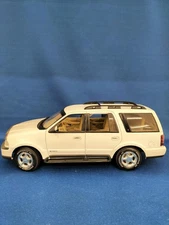 AUTOart Lincoln Navigator 1/18 scale car