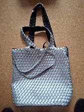 2 Handtaschen Shopper silber hell und silber ...