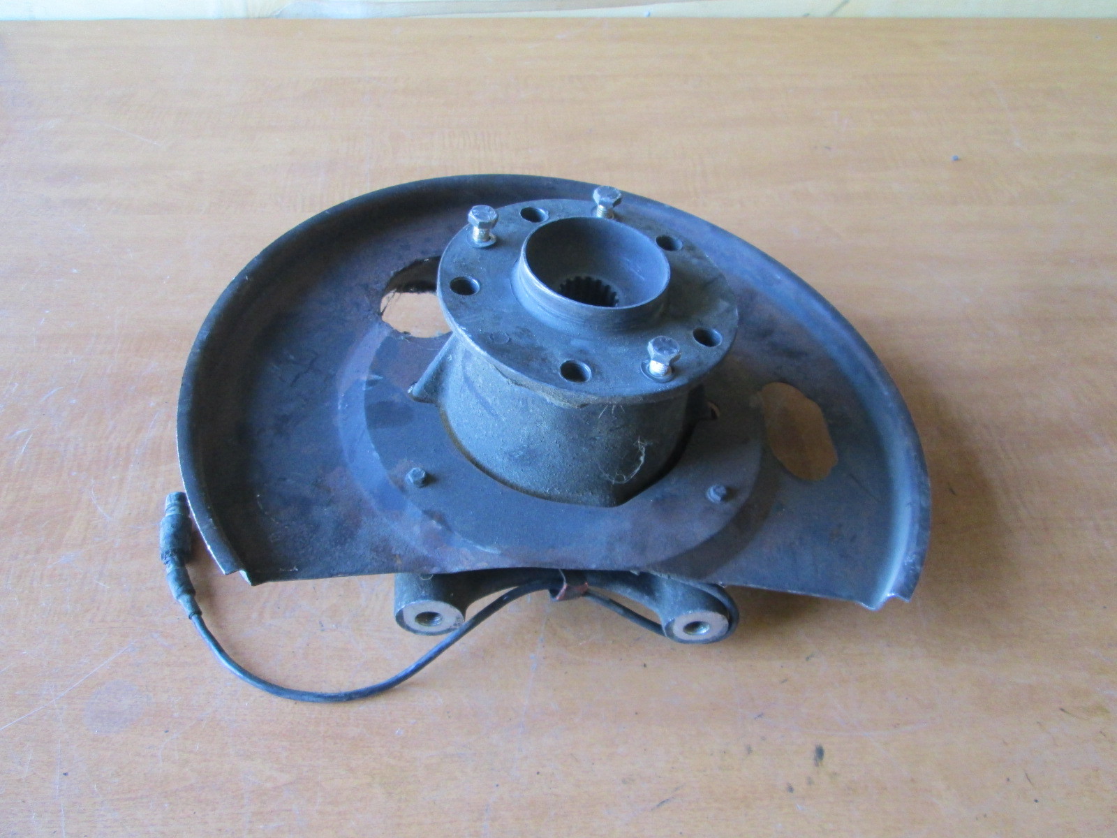 Lamborghini Diablo - RH Front Hub Housing With Hub And Bearing-Part# 0051000984