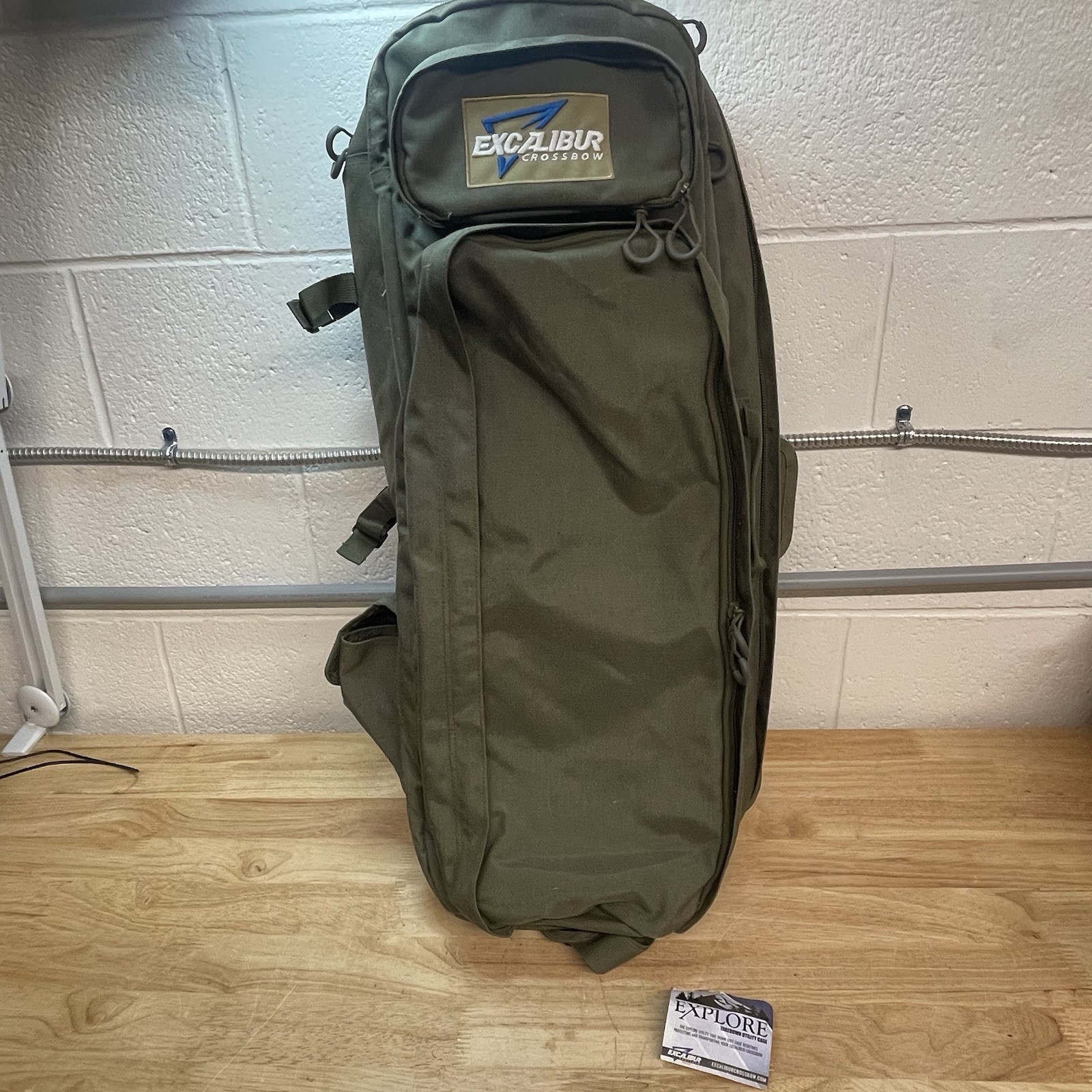 Case W/ Straps, Flaw