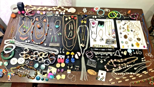 Large vintage modern costume jewelry lot:  169 Pca, ~ 2 Kg or 4.5 Lbs