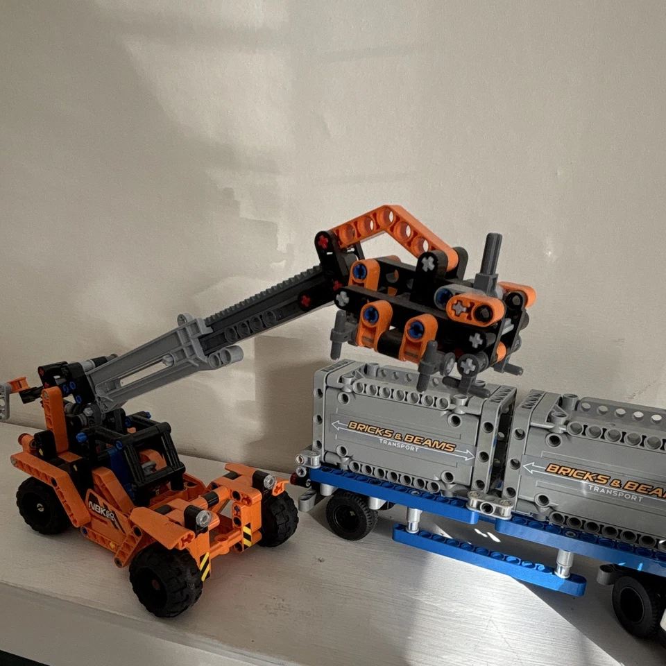 LEGO Technic 42062 Container Yard, photo 4 of 5