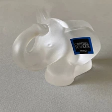 Ancienne Statuette Éléphant En Cristal De Sèvres.