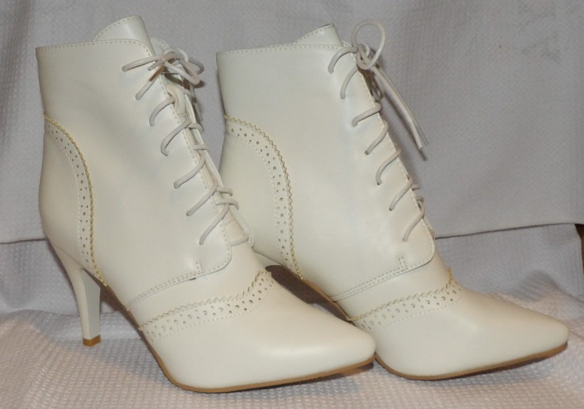Botas Quimeir blancas de caña media con cordones de tacón de aguja talla 42 o 10,5 EE. UU. NUEVAS CON CAJA