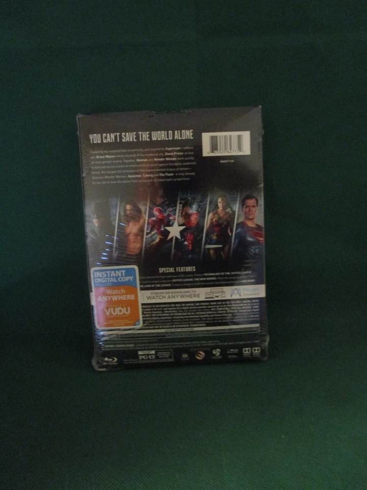 2018 Justice League (Walmart Exclusive) (Blu-ray + DVD + Pins) - Image 3 of 4