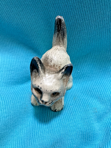 Vintage OLD Art Metal Cat Figurine SMALL 2" W x 2 1/8 in tall Open Mouth - Picture 3 of 4