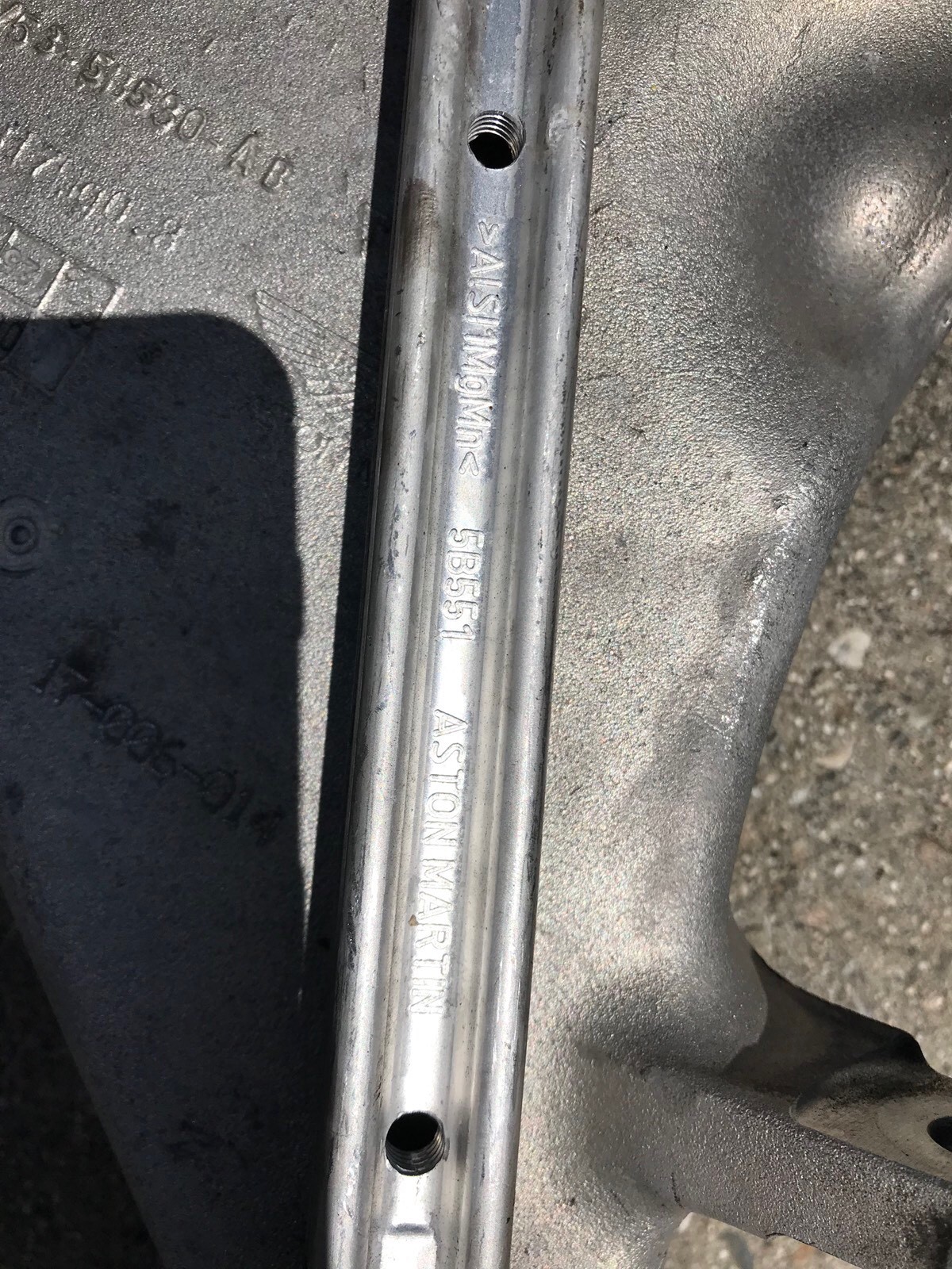 2016 ASTON MARTIN REAR RH Spindle Knuckle Hub (2) Control Arms