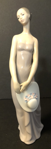 Lladro Bride's Maid Figurine + Box & Booklet #5598 Vtg Wedding Woman Hat Retired - Picture 2 of 11