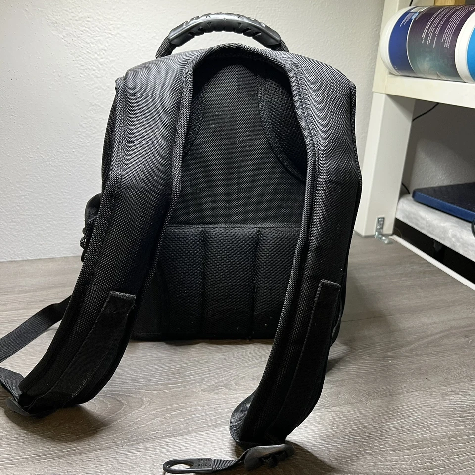 OEM Quantaray Pro Urbangear U60 Nylon Padded DSLR Camera Bag Backpack Clean - Image 2 of 4