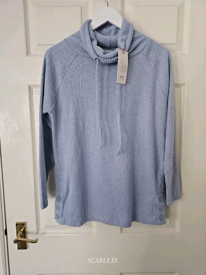 Isle Loungewear Top EWM Größe Small 10-12 weich blau Wasserfallausschnitt neu mit Etikett 