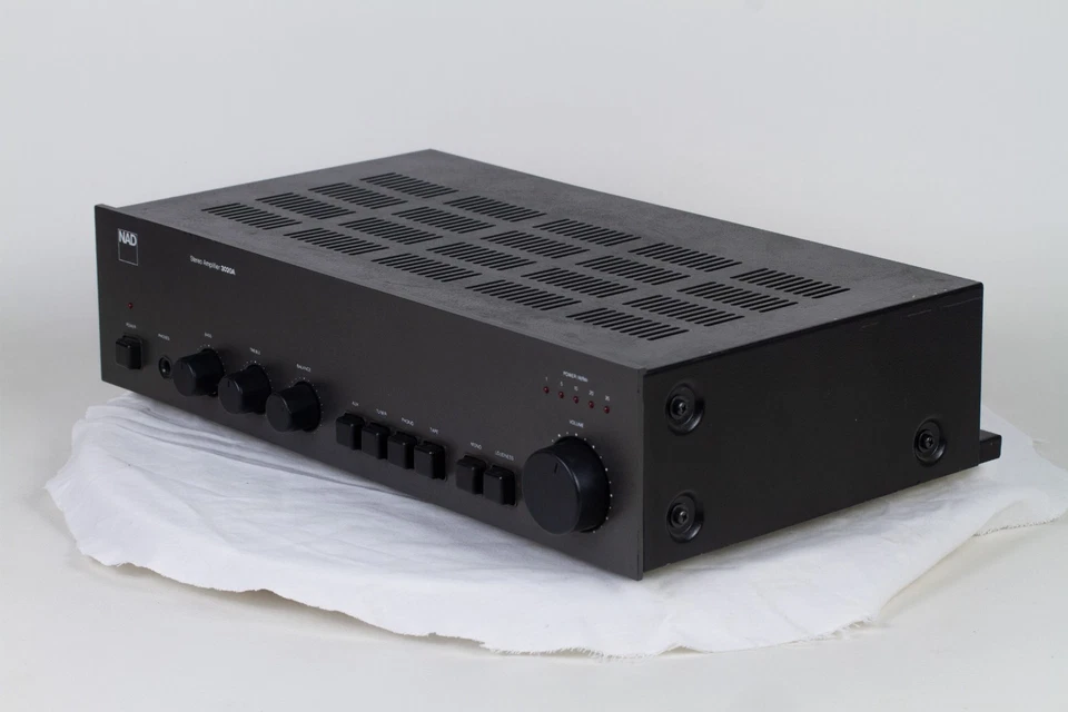 Ampli Stéréo NAD 3020A – Pour restauration ou collection - Photo 2/4