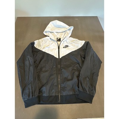 Nike Sportswear Windrunner Jacket Women s Size Small Lightweight CN6910-011