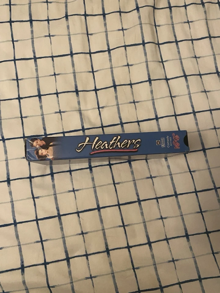 Heathers (1988) VHS Anchor Bay 2001 Re-Release, Winona Ryder, Christian Slater Foto 3 de 4
