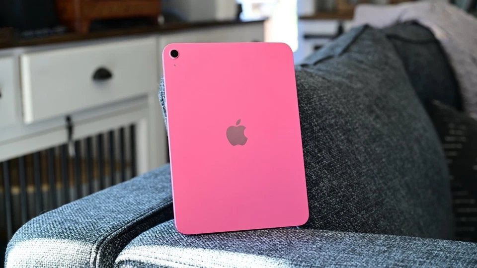 ipad a16 256gb 2025. (no box) Condition Perfect, Added Screen Protector PINK - Image 3 of 4