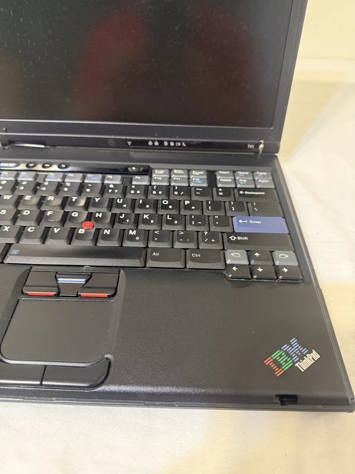 IBM ThinkPad T41 Laptop 14" – Untested / No Charger / For Parts or Repair - Image 4 of 4