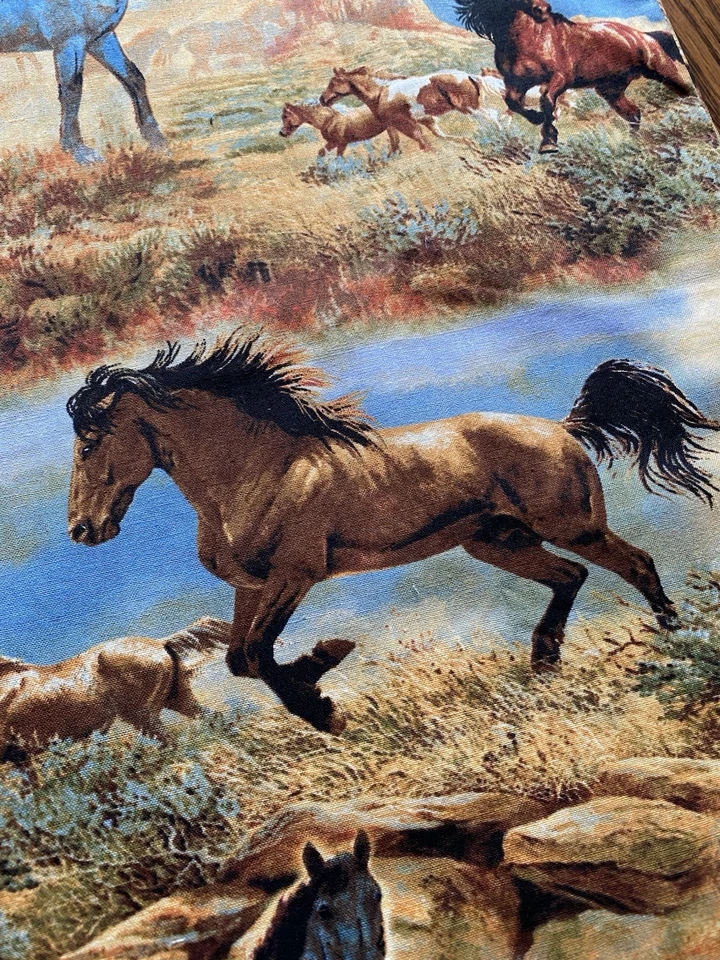 Fronha com estampa de cavalo tamanho padrão feita à mão - Imagem 2 de 3