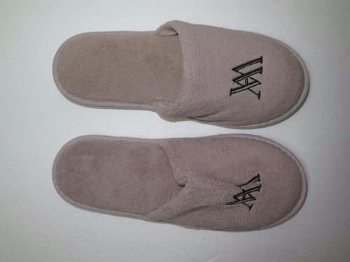 Nuevas en caja Hermosas Zapatillas Beige Waldorf Astoria de Diseñador Talla Única - Imagen 6 de 7