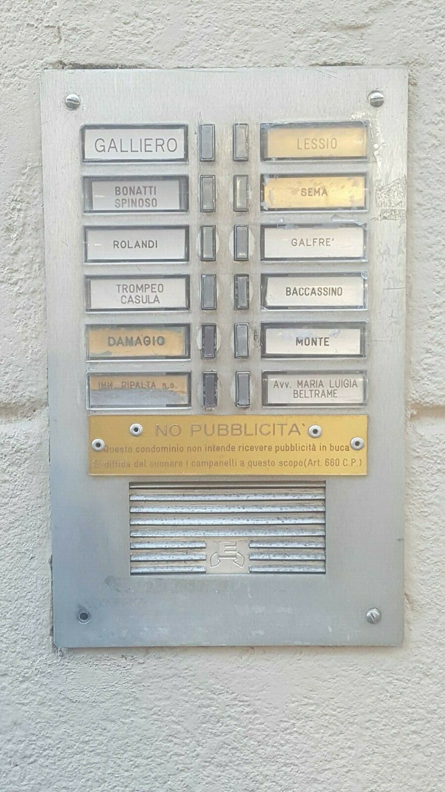 Foto 2 di 2
