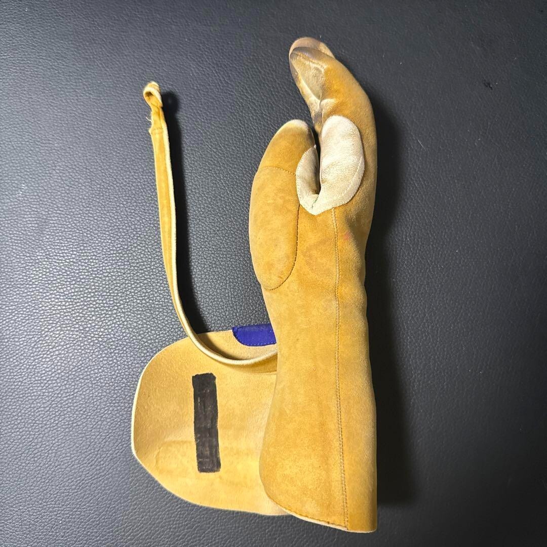 Gant de protection Karaté Approuvé WKF | Boutique des Arts Martiaux