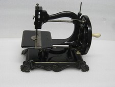 SEWING MACHINE HAND CRANK ANTIQUE