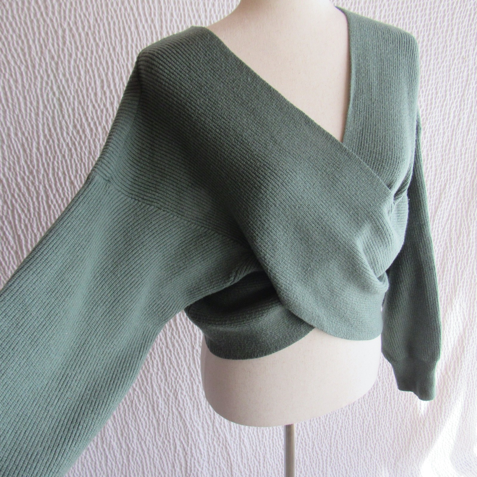 Crop Solid Green Pullover Thick Wrap Ribbed M BTF… - image 1