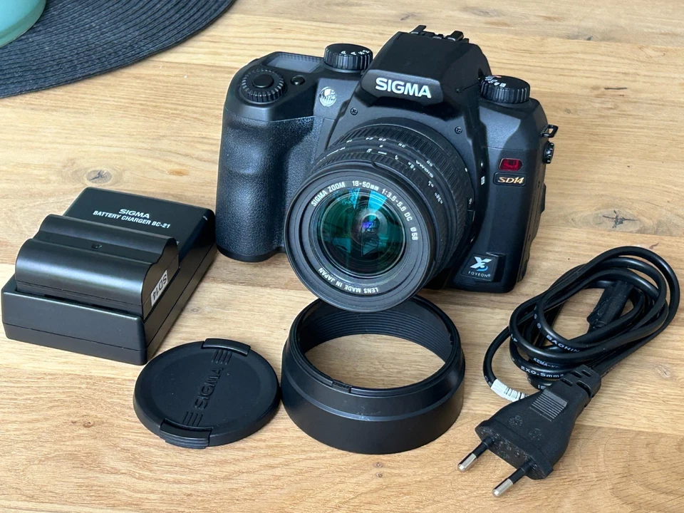 SIGMA SD14 mit Sigma Zoom 18-50mm 3,5-5,6 - Bild 2 von 4