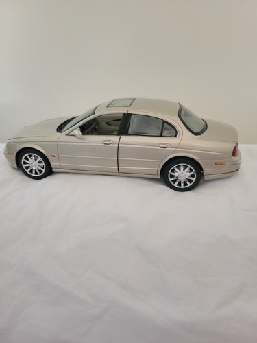 Miniature 1/18 maisto spécial édition jaguar s type 1999