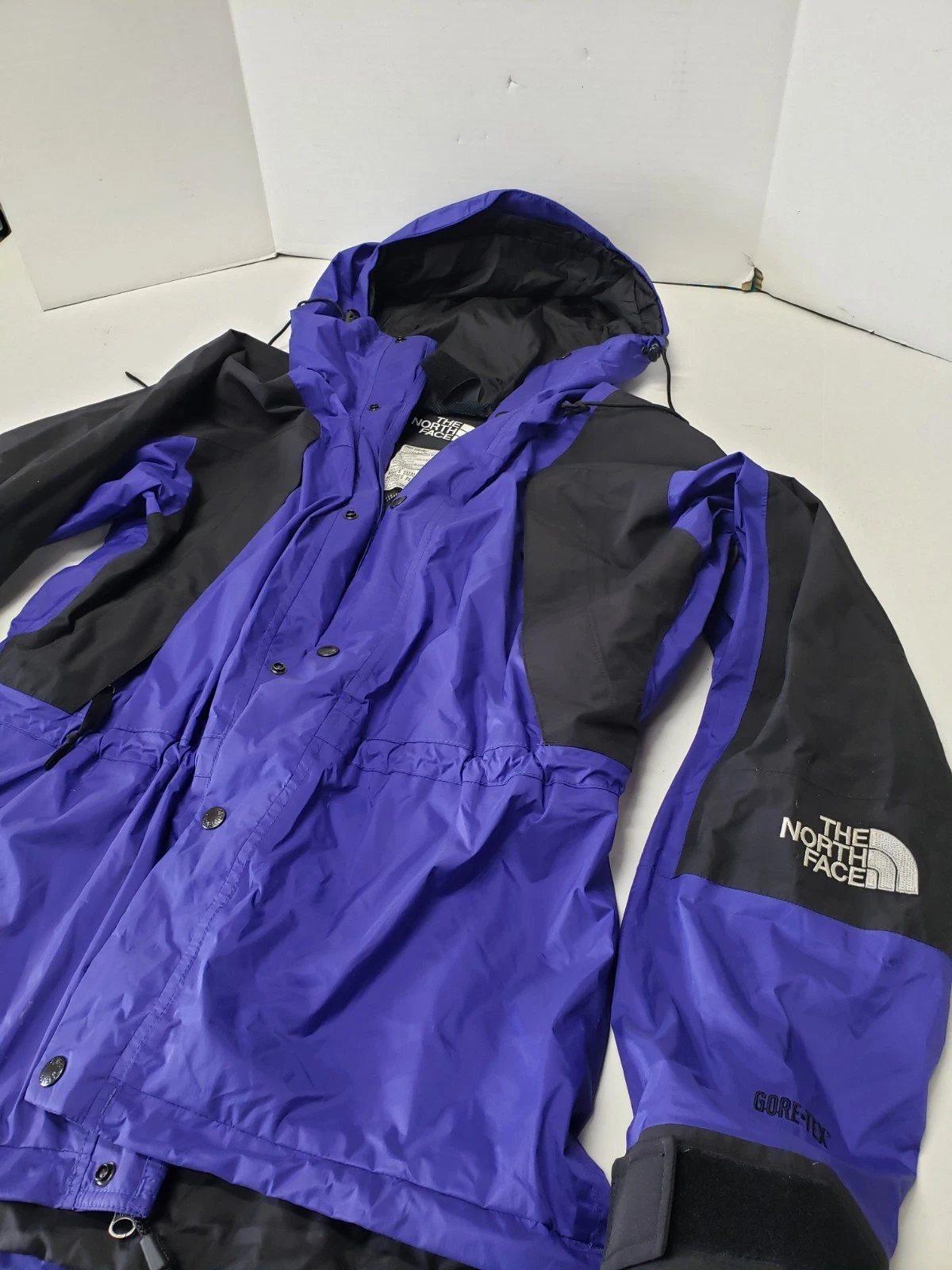 The North Face Size S GORE-TEX Men’s Waterproof Breathable Blue/Black Jacket