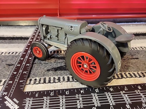 Ertl Twin City 1/16 Diecast Farm Tractor Replica Collectible - Picture 9 of 10