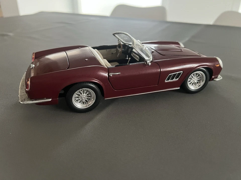 Ferrari 250 Gt California 1/18 - Imagen 3 de 4