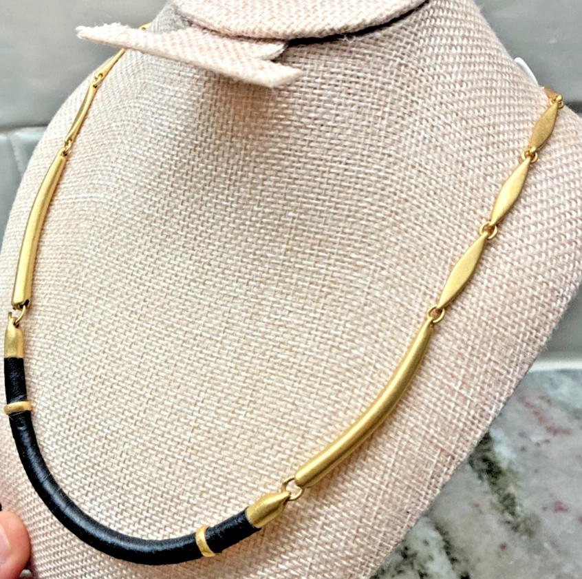 Collar Stella & Dot Marcell Envoltura de Cuero Dorado y Negro 18" L4 Foto 2 de 4