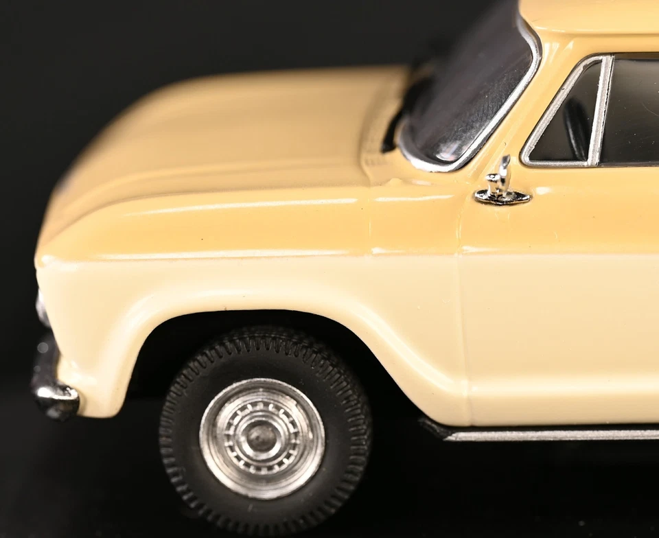 1965 Chevrolet Veraneio 1:43 Diecast WhiteBox Limited to 1,000 Mint in box - Image 3 of 4