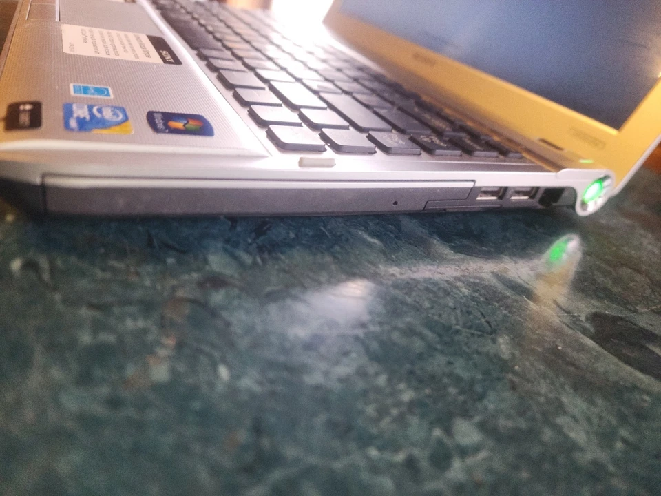 De colección Sony VAIO S Series PCG-51211L 13" Core i5 2.2ghz 4GB 450GB Win7 En muy buen estado+ Foto 3 de 4