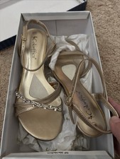 BNIB Sz. 8.5M Coloriffics Champagne Smooth Ankle Buckle sandals w/ Rhinestones