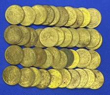 41 VINTAGE 1983 CHUCK E CHEESE TOKENS BRASS 25c Pizza Time Theatre Showbiz