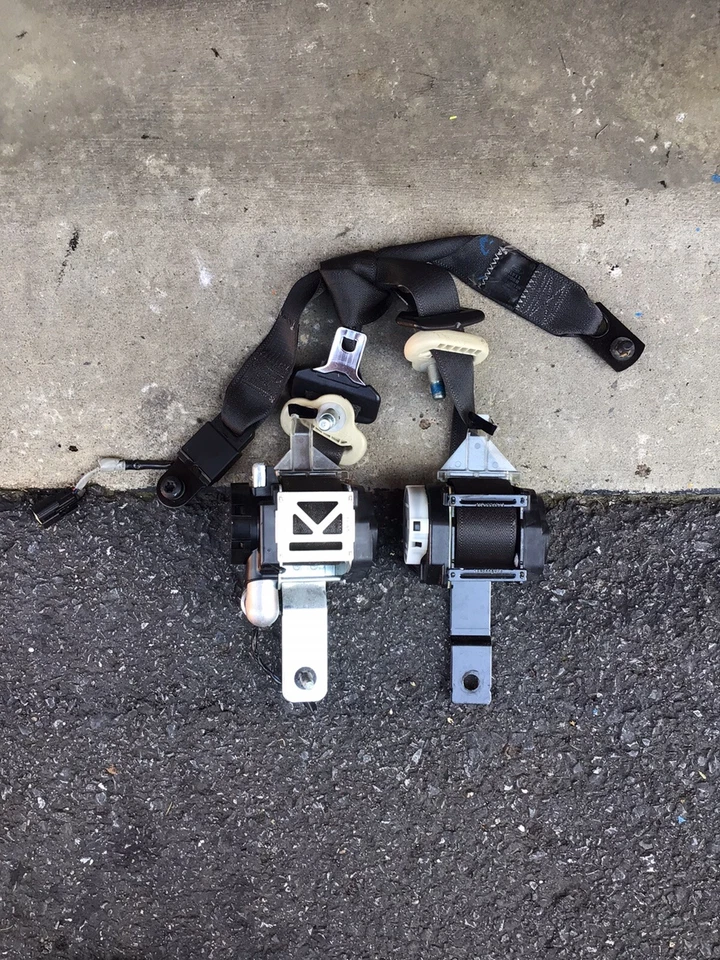 Lincoln MKT Seat Belts-Front 2012 2013 20014 2015-2016-2017-2018-2019-Black - Image 2 of 3