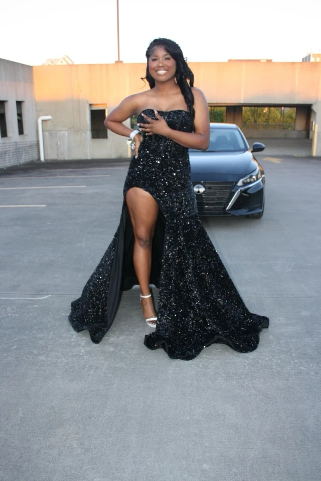 Vestido de graduación personalizado Foto 3 de 4