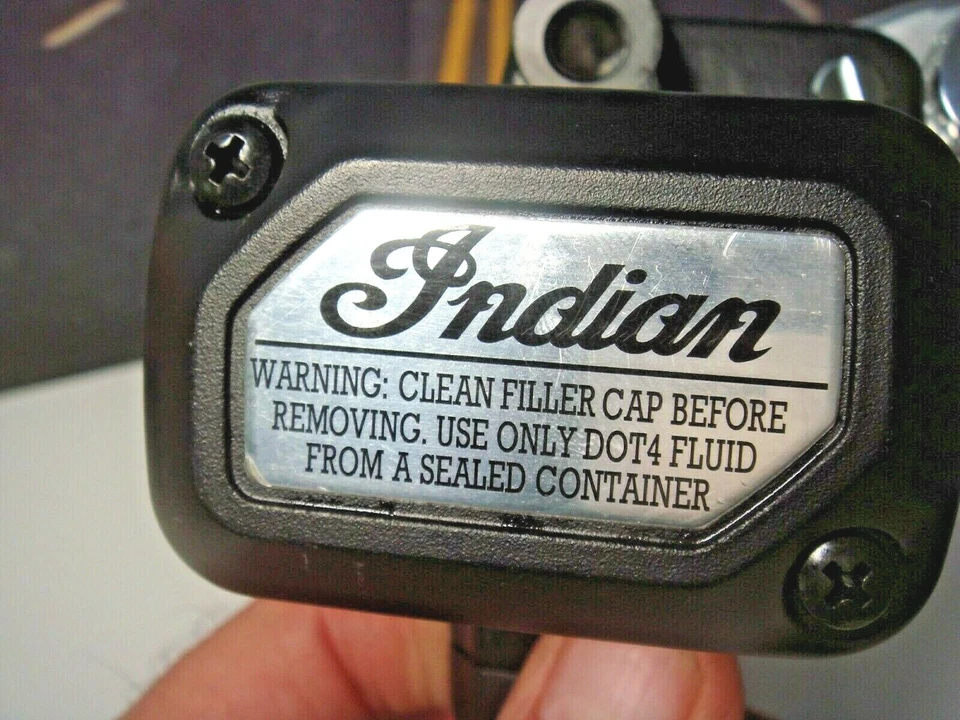 Indian Master Cylinder Front W/ Lever Challenger Chieftain Chief 1912865-463 F7 - Image 2 of 4