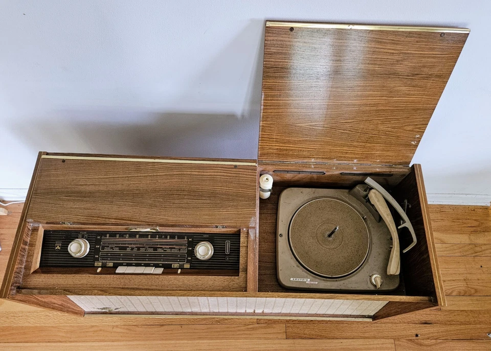 Hermosa radio consola estéreo MSM Grundig Majestic SO12U/1! Foto 4 de 4