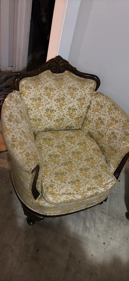 Sofá y silla antiguos Foto 2 de 2