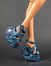 Monster High Muñeca G3 Lagoona Azul Monster Fest Zapatos Botas