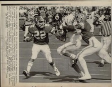 1975 Press Photo Ken Neumann scores touchdown giving North All-stars a 13-7 win