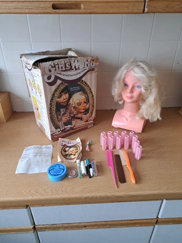 Vintage Box 1970s Palitoy Girl’s World Make Up & Hair Styling Head