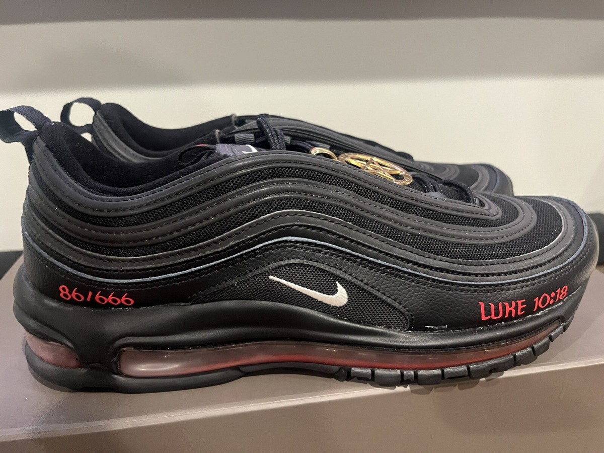 luke 1018 nike shoes