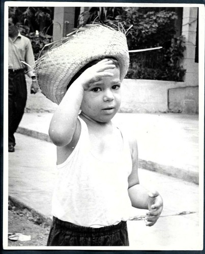 REVOLUTION TIMES CHILDHOOD SALUTE & YAREY HAT CUBA 1960s JOSE AMADOR Photo Y 140 - 第 1/2 張圖片