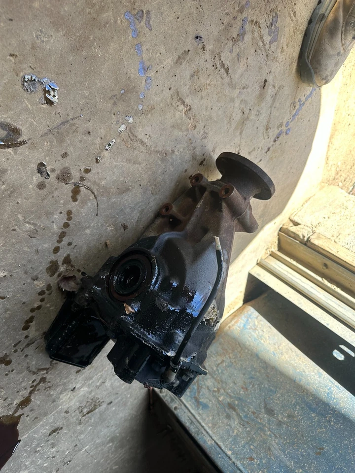 03-06 Mitsubishi Outlander OEM REAR CARRIER DIFFERENTIAL - Image 4 of 4